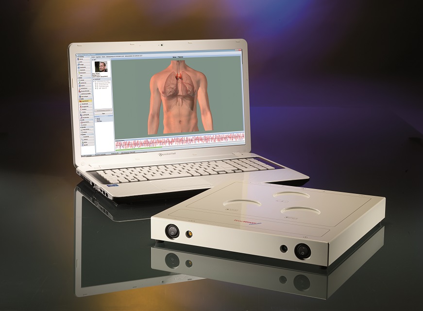 Der Bildschirm eines Laptops zeigt das Bild des TimeWaver Pro-Ger&auml;tes