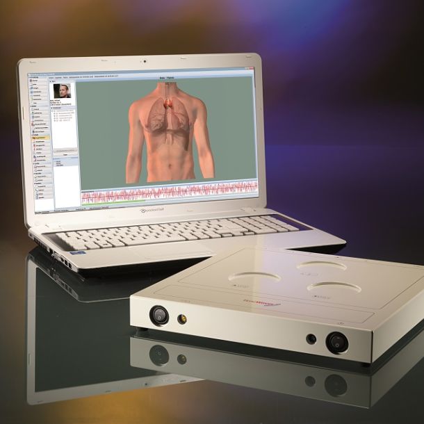 Der Bildschirm eines Laptops zeigt das Bild des TimeWaver Pro-Ger&auml;tes